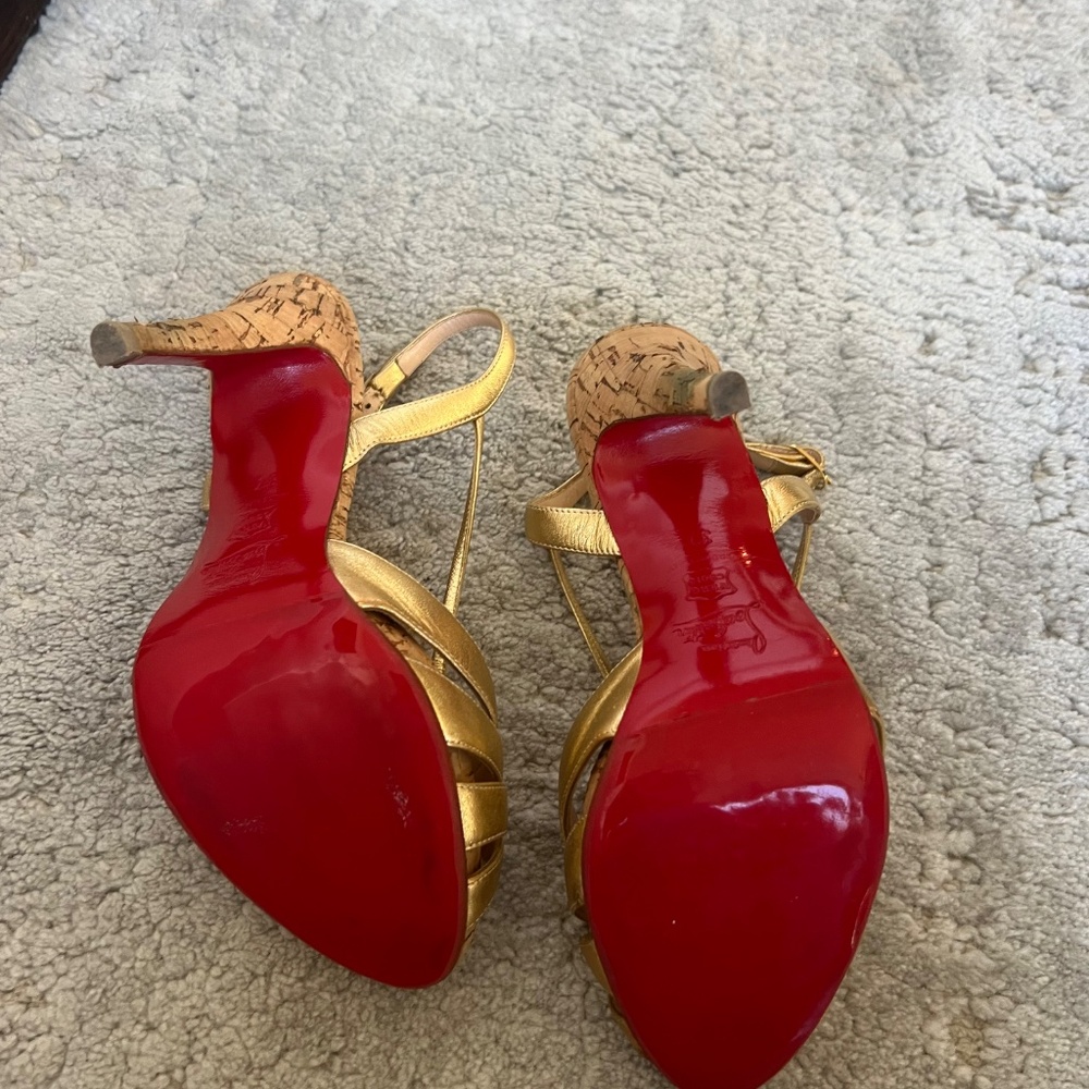 Christian Louboutin - Picture 6 of 7